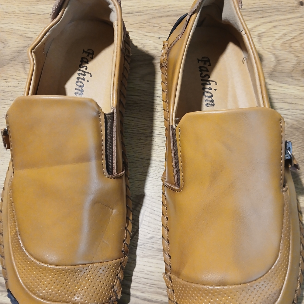 Men's Tan Driving Moccasins Size 9